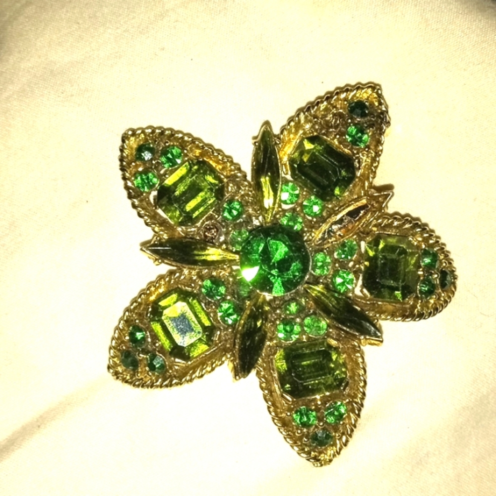 Vintage broke gold tone brooch